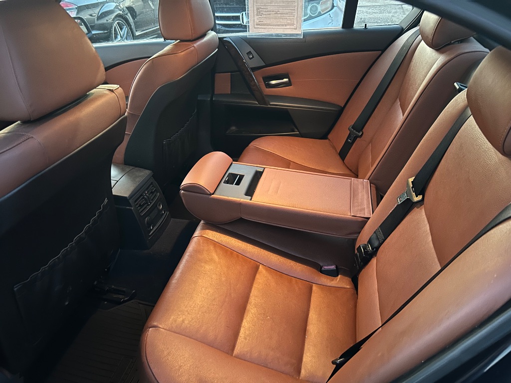 2004 BMW 5 Series 545i - Photo 10